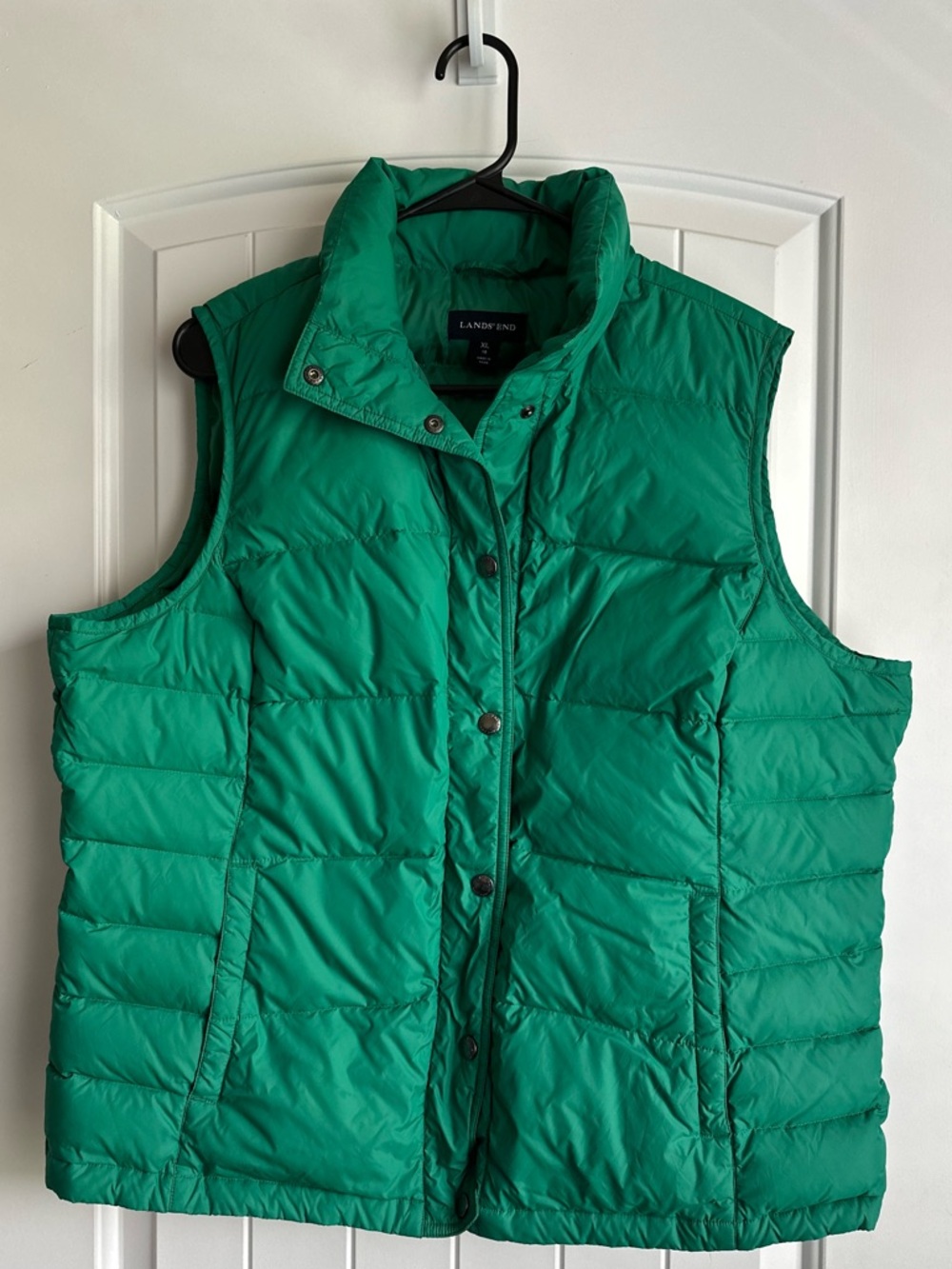 Lands’ End Women’s Quilted Puffer Vest – Green
Size: XL